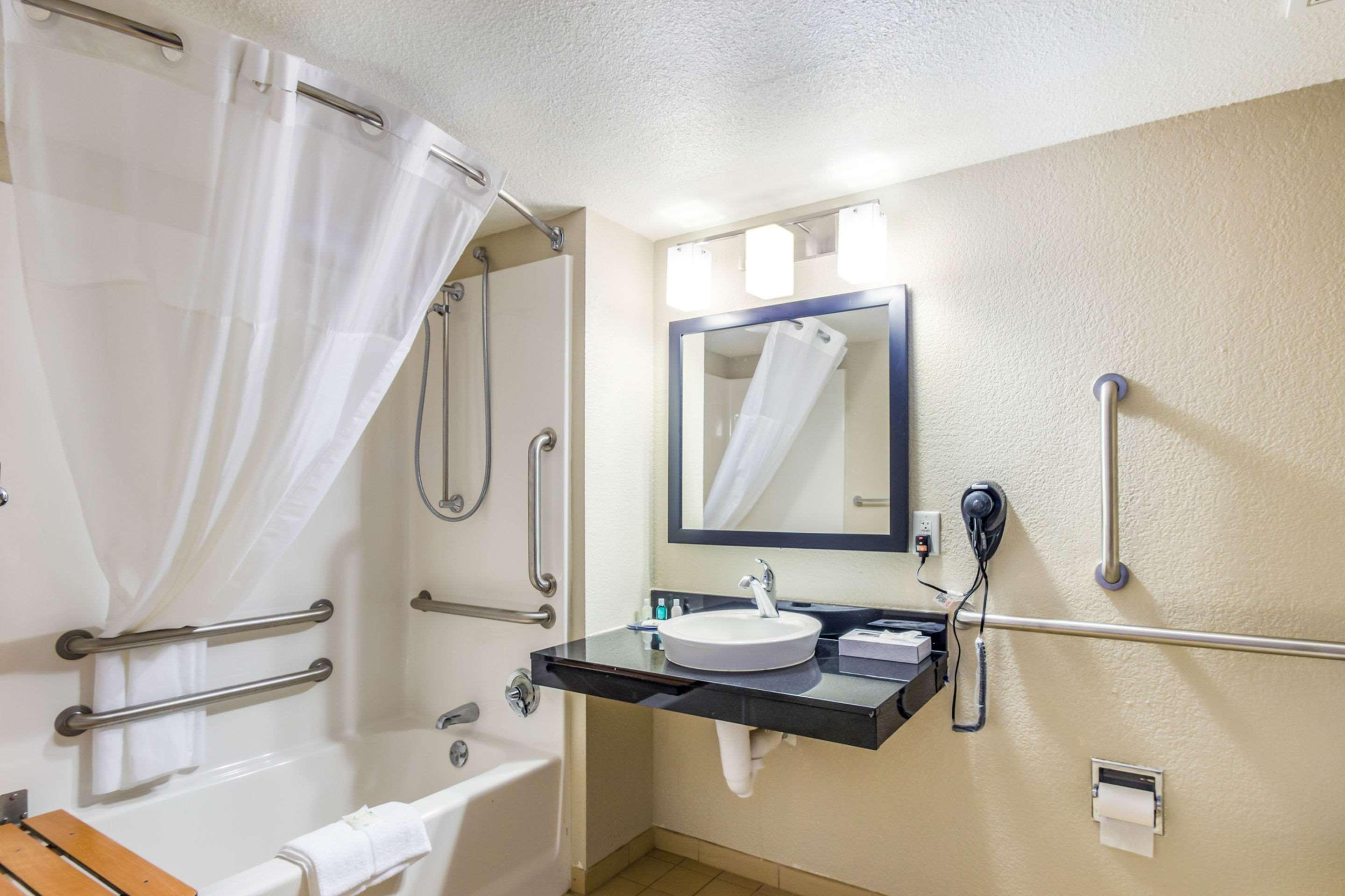 Hotel Americinn By Wyndham Wi 2*